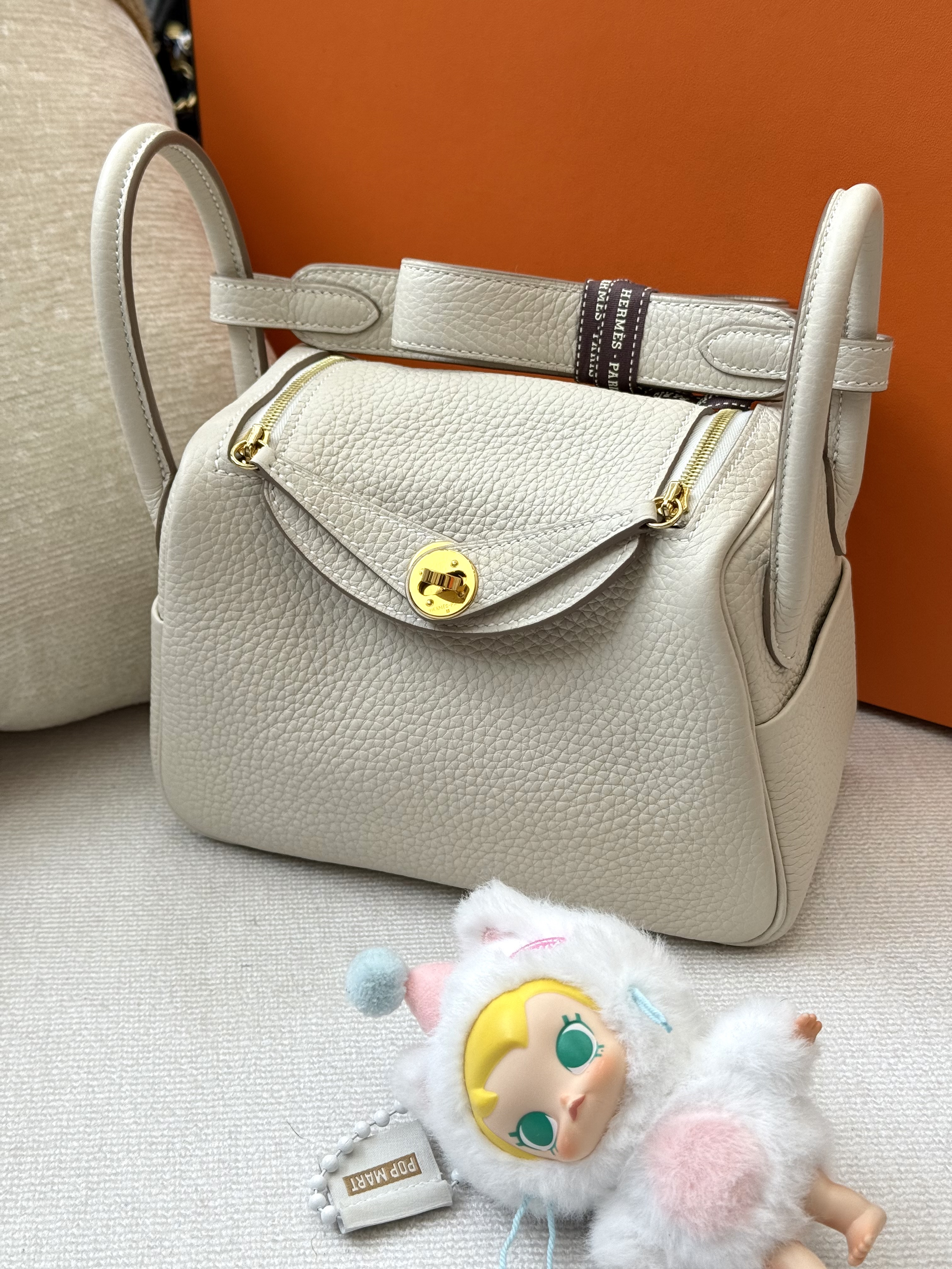爱马仕 mini lindy奶昔白金扣  K刻 25年 附件：尘袋