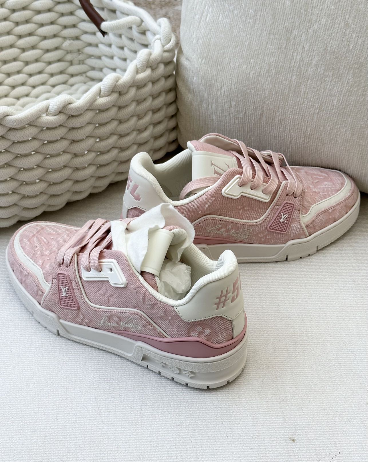 LV 粉牛仔限定鞋子 37码 附件：盒子 防尘袋
