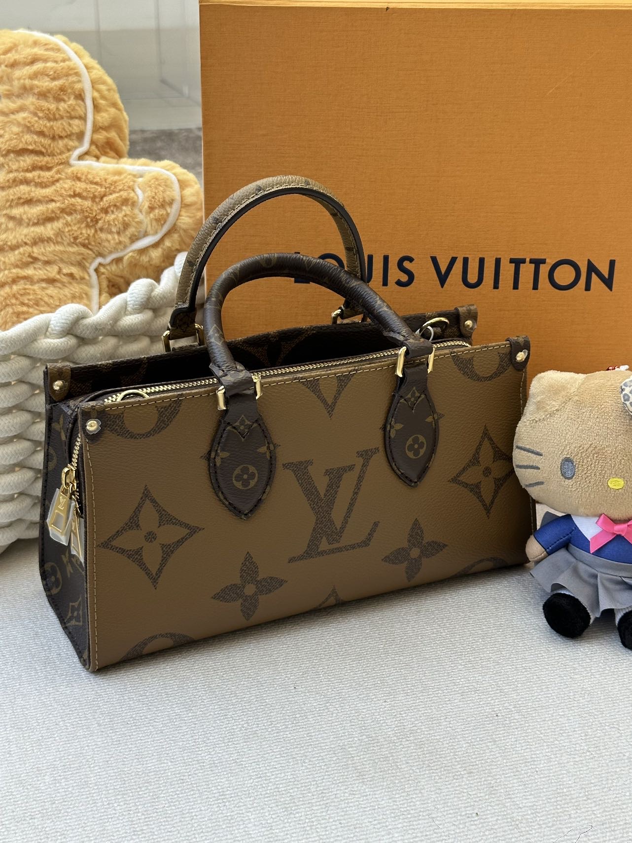 LV 横版onthego 老花 芯片款 附件：尘袋 肩带 子袋