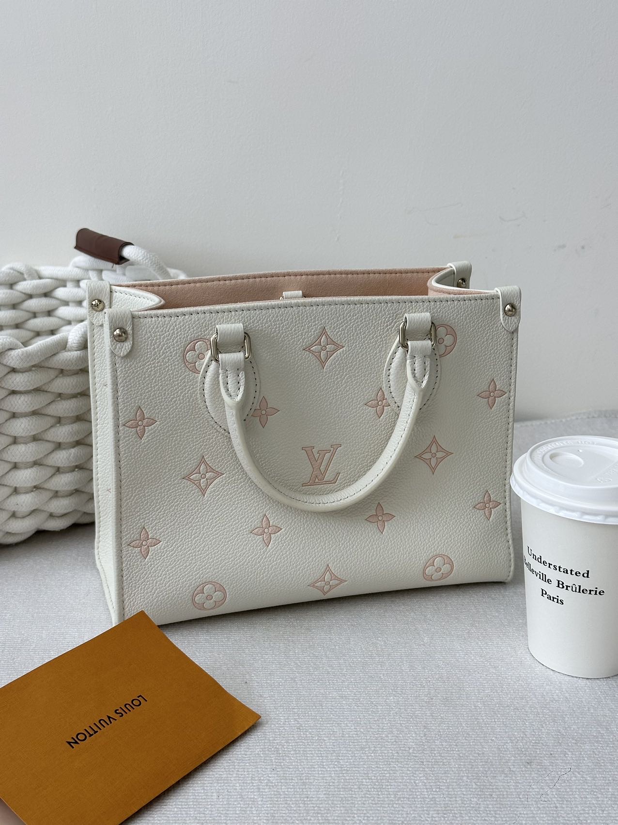LV onthego小号 草莓牛奶 芯片款 附件：尘袋 肩带