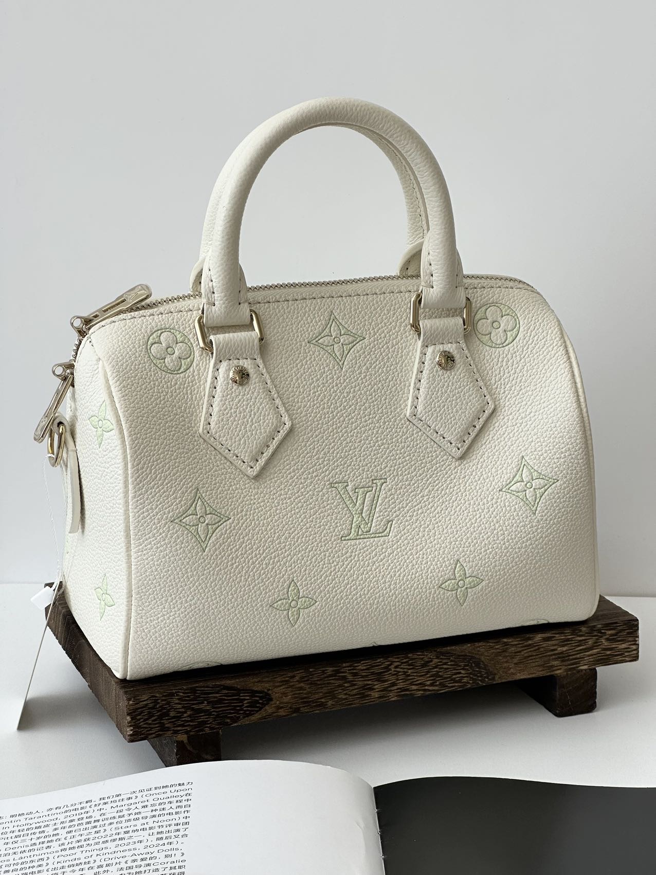 LV speedy 20白绿色 芯片款 附件：尘袋 肩带 锁钥匙