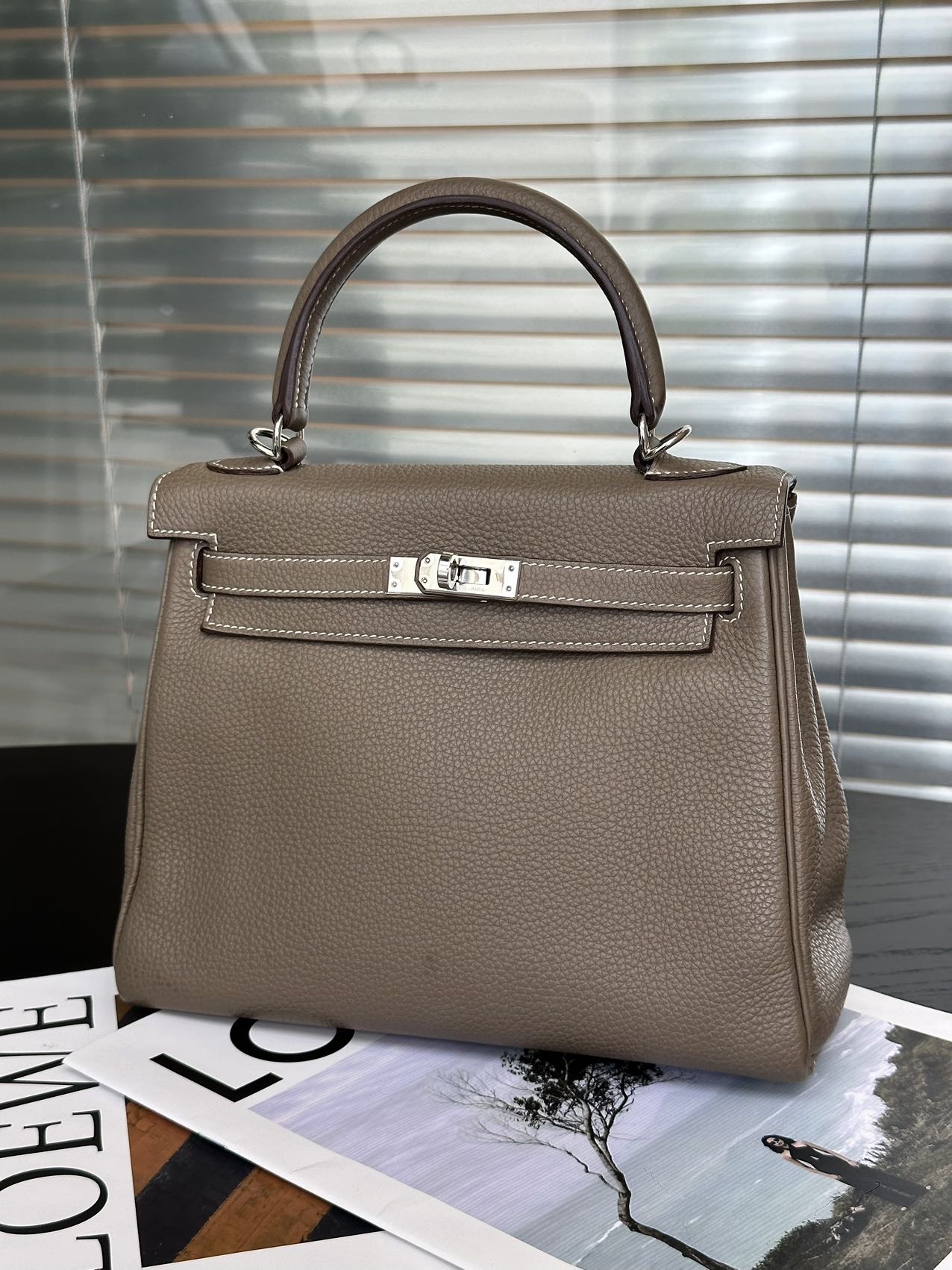 爱马仕kelly25大象灰银扣 U刻 22年 附件：盒子 尘袋 肩带 锁钥匙 小票 雨衣 说明书