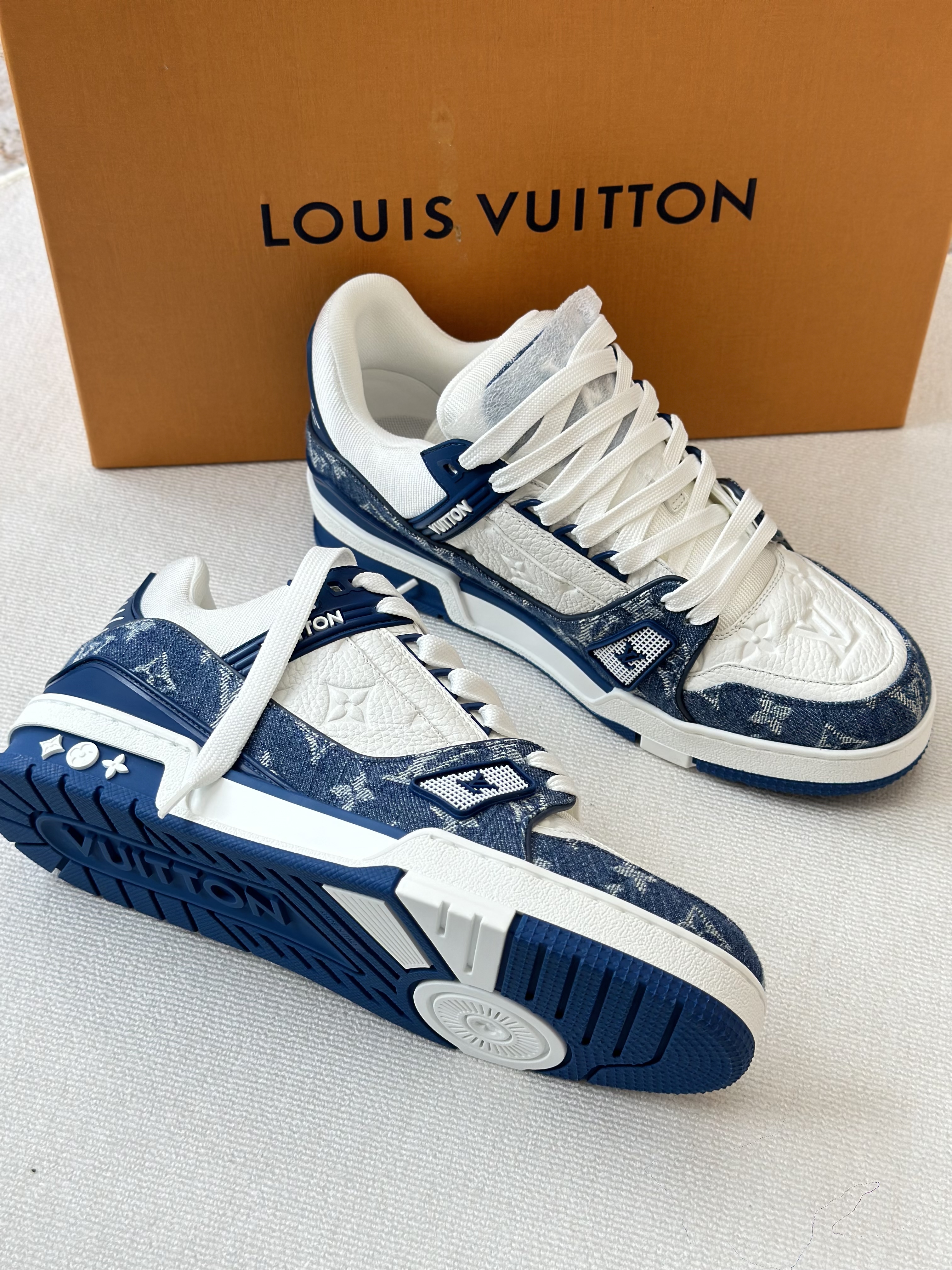 LV 鞋子37欧码6 牛仔蓝  附件：纸袋 盒子 尘袋(小帅挪用盒子尘袋)